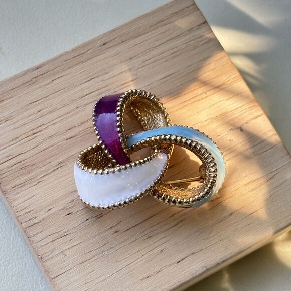 RARE Vintage Ciner Red White Blue Enamel Interlocking Loop Gold Tone Brooch Pin - Picture 3 of 6